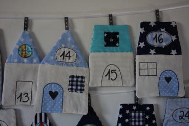 Genähter Adventskalender Stoffhäuser Weihnachtsdorf in blau