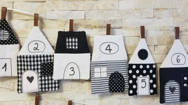 Adventskalender aus 24 Stoffhäusern