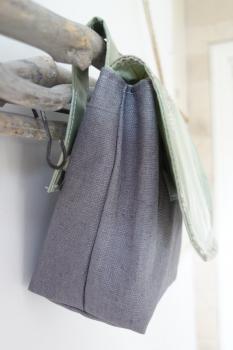 Lenkertasche beschichtete Baumwolle wasserfest Vintage grün grau geblümt