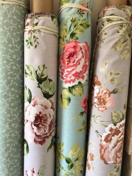AU Maison Baumwollstoff Sophia Aqua Sky, Grey oder Dusty Violet Blumenstoff