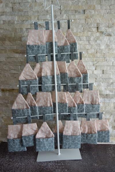 Genähter Adventskalender Stoffhäuser Weihnachtsdorf altrosa grau