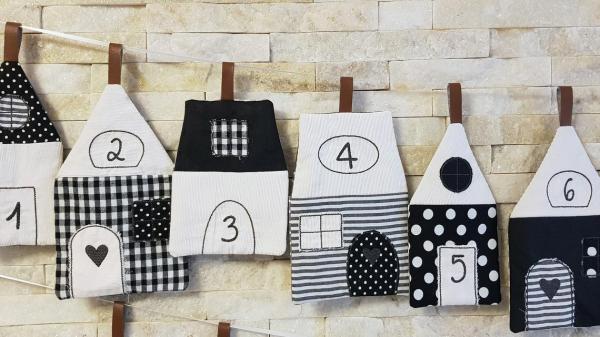 Adventskalender aus 24 Stoffhäusern