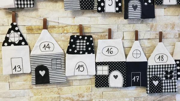 Adventskalender aus 24 Stoffhäusern