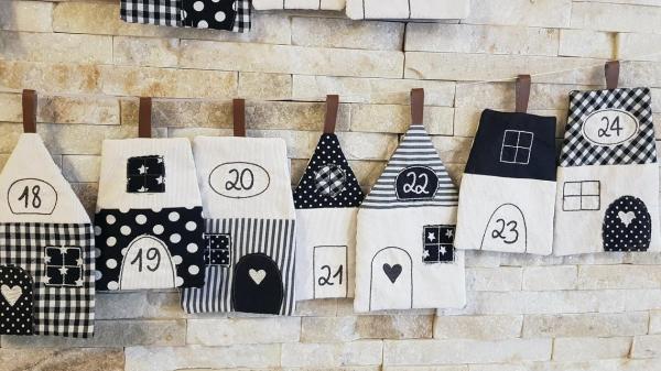 Adventskalender aus 24 Stoffhäusern