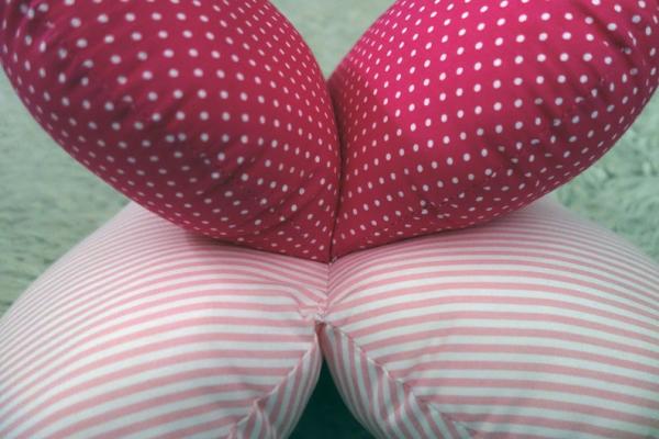 Nackenkissen Leseherz Herzkissen pink rosa, Wunschname wählbar