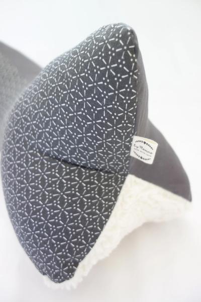 Nackenkissen Leseknochen Lesekissen dunkelgrau anthrazit mit Teddyplüsch