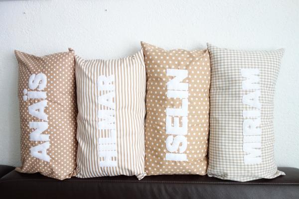 Namenskissen 50x30cm beige mit Inlet